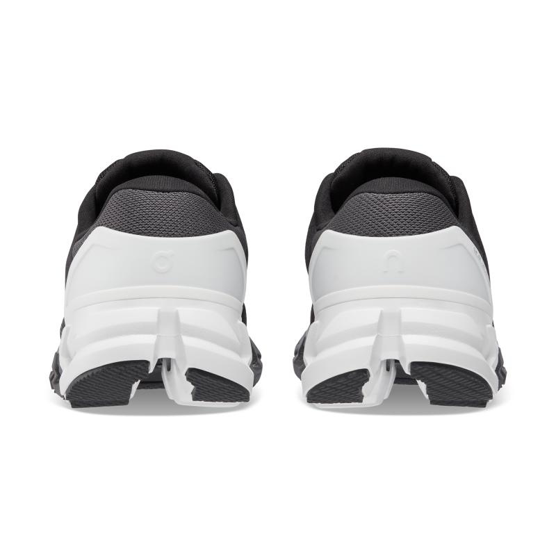 QC Cloudflyer 4 ワイド レディース ロード ランニングシューズ 黒 白 | 86507-MJPF